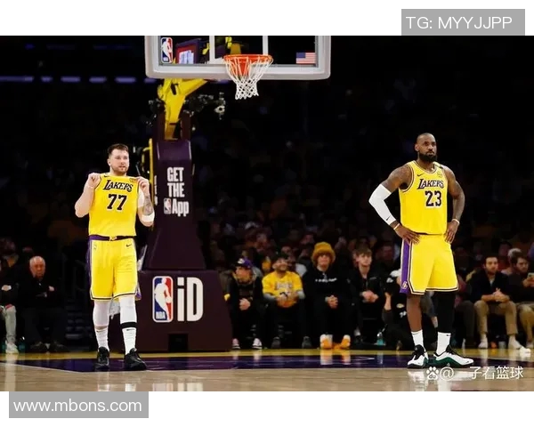 2021年快船与湖人激战回顾：洛杉矶德比的巅峰对决与精彩瞬间